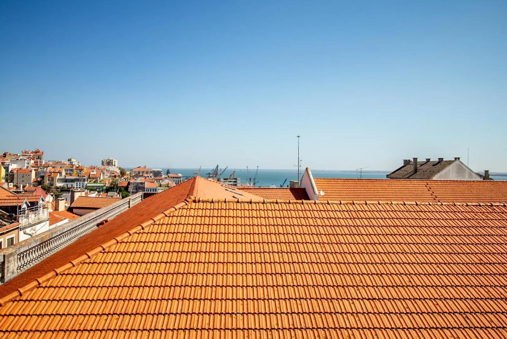 Cosy Duplex Rooftoop W/ Ac | By Airnest Apartment Lisbon 0*,
